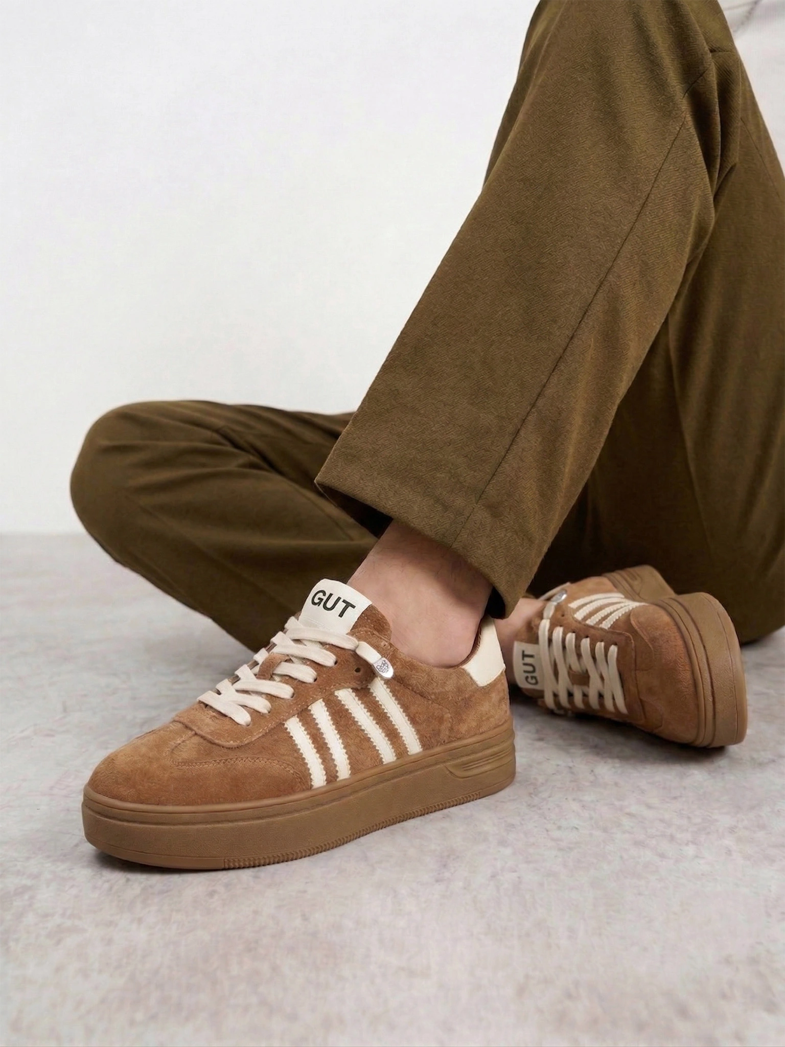 Кеды коричневого цвета из натуральной замши на средней платформе